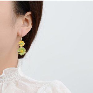 Brand new Daisy earrings, sunshine, beach, vacation style!